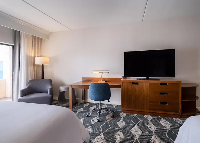 Crowne Plaza Phoenix - Golf By Ihg 4*